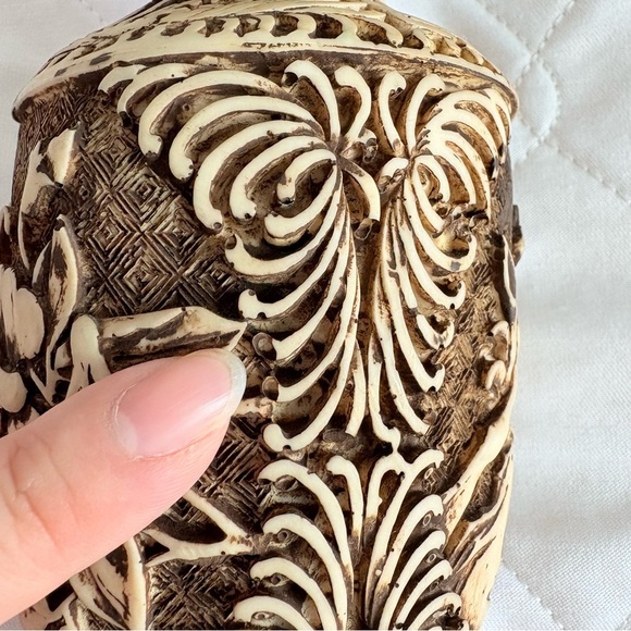 Sasa Recanti Vintage Marble Carved Vase - Picture 10 of 12